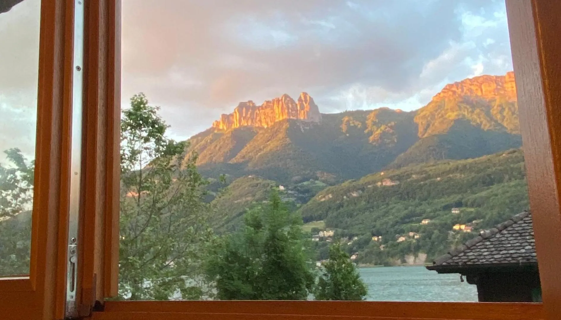 Holiday home La Maison Du Roc / 8 Pers / Au Bord Du Lac D'Annecy Villa Duingt